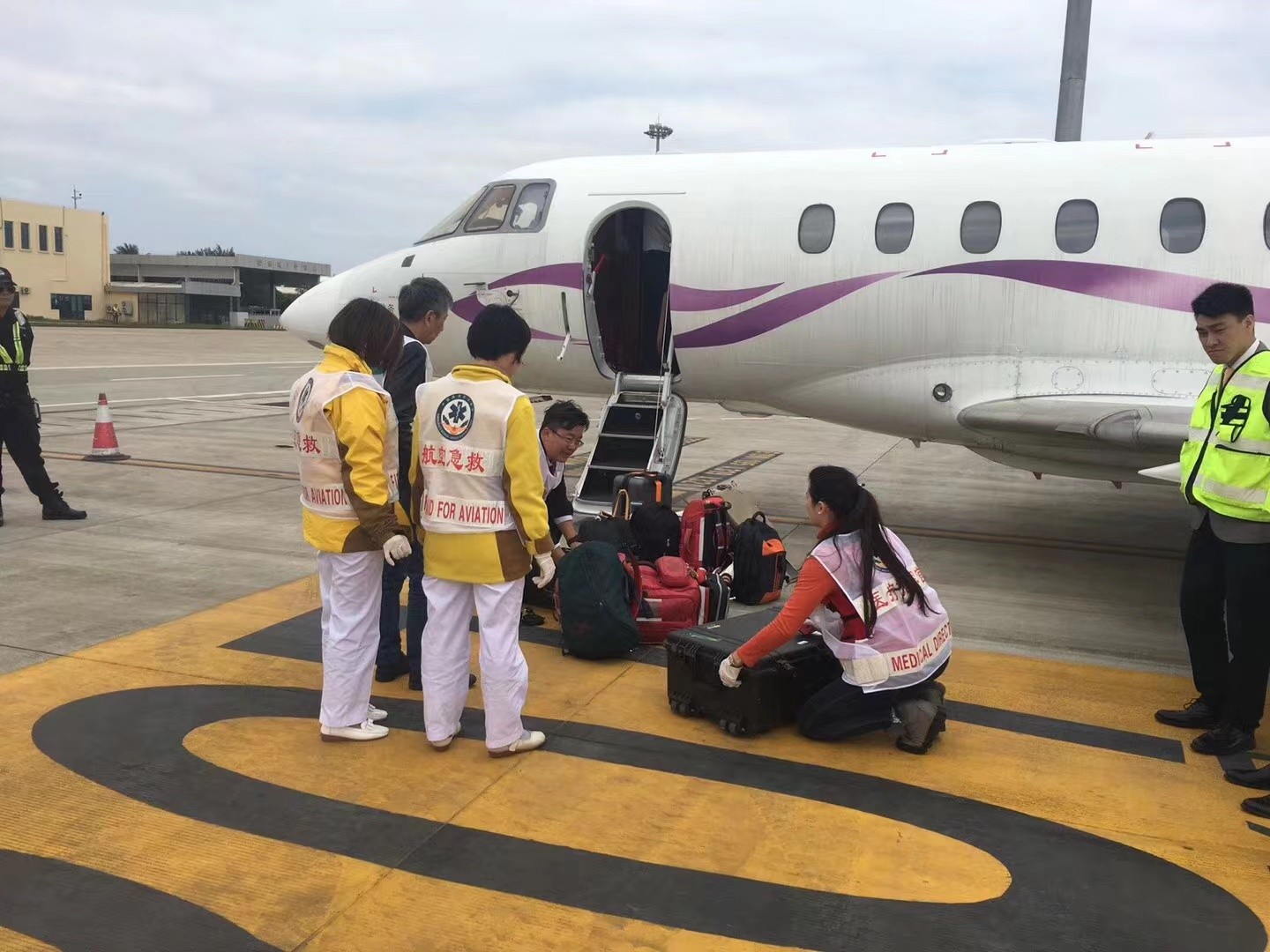 安国市香港出入境救护车出租